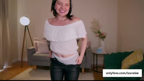 Snapshot of laura_lee chatting on 02-20-25, 05:44 Laura Lee. online show from 02-20-25, 05:44