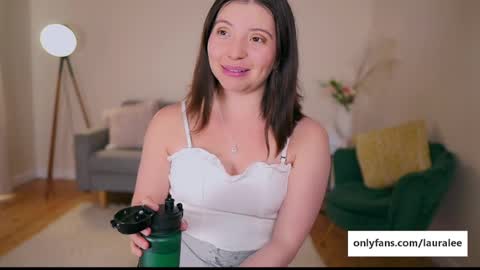 Snapshot of laura_lee chatting on 03-10-25, 02:17 Laura Lee. online show from 03-10-25, 02:17