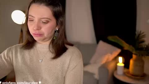 Snapshot of laura_lee chatting on 09-12-25, 02:00 Laura Lee. online show from 09-12-25, 02:00