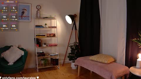 Snapshot of laura_lee chatting on 10-19-25, 01:17 Laura Lee. online show from 10-19-25, 01:17