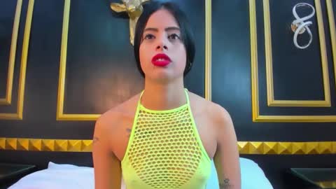 L A U R A online show from 11-25-25, 12:05