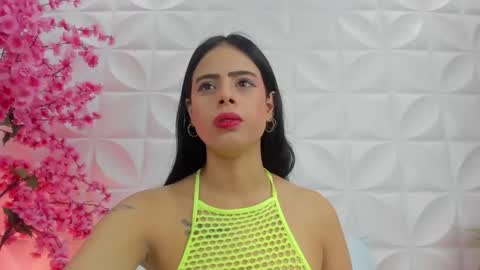 L A U R A online show from 12-16-25, 12:10