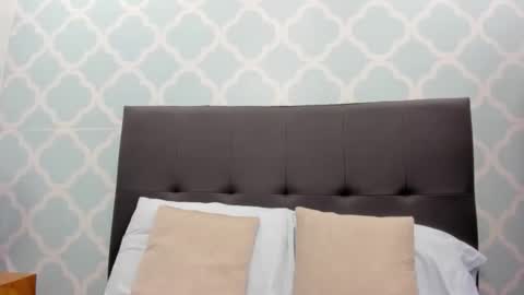 L A U R A online show from 01-19-26, 12:09