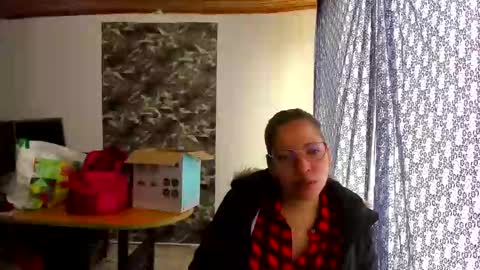 Snapshot of laura_marlyn chatting on 12-19-24, 04:57 LARA online show from 12-19-24, 04:57