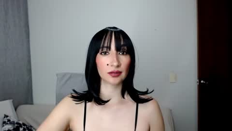 Laura online show from 07-05-26, 01:01