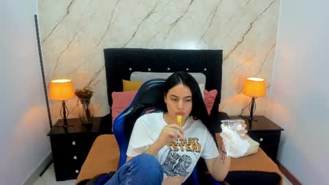 LAURA SOE online show from 06-22-26, 01:52