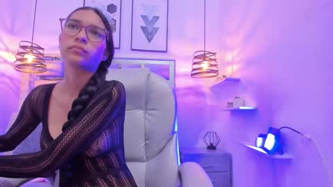 laura stuar online show from 10-30-25, 11:44