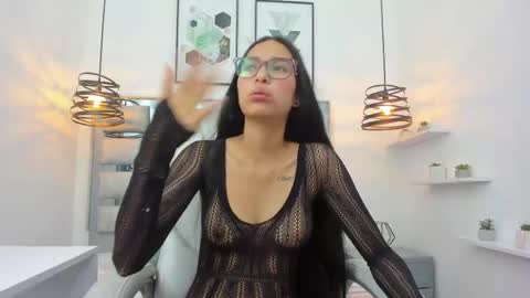 laura stuar online show from 12-05-25, 03:04