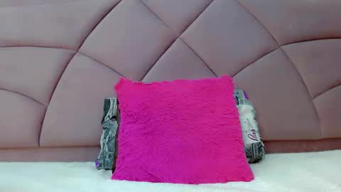 Snapshot of laura_sweet7 chatting on 12-14-24, 04:56 Laura online show from 12-14-24, 04:56