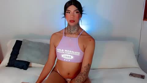 Snapshot of laura_sweet7 chatting on 02-25-25, 09:24 Laura online show from 02-25-25, 09:24