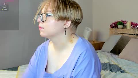 Snapshot of lauraaa_smith chatting on 02-18-26, 12:39 Laura online show from 02-18-26, 12:39