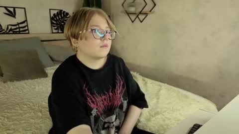 Snapshot of lauraaa_smith chatting on 02-27-26, 08:03 Laura online show from 02-27-26, 08:03