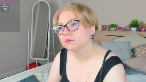 Snapshot of lauraaa_smith chatting on 03-03-26, 07:36 Laura online show from 03-03-26, 07:36