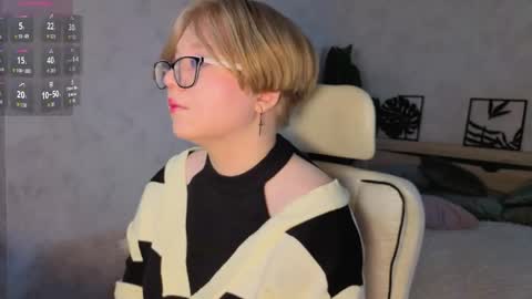 Snapshot of lauraaa_smith chatting on 03-07-26, 08:33 Laura online show from 03-07-26, 08:33