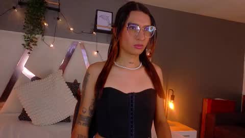 lauraagomezz__ online show from 10-29-25, 11:23