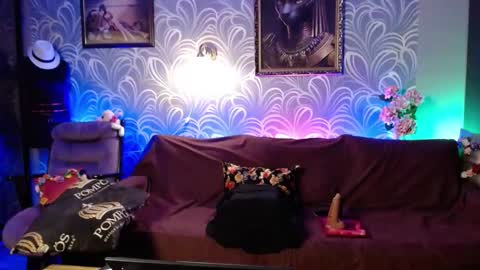 Snapshot of laurabenz chatting on 12-12-24, 03:59 Laura online show from 12-12-24, 03:59