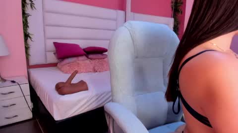 Laura online show from 05-11-26, 04:04