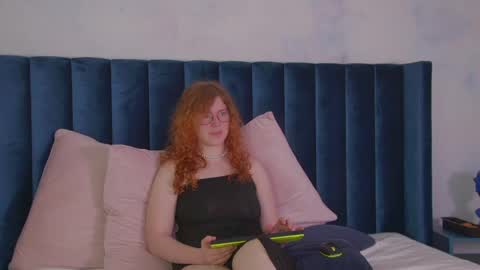 Laura online show from 05-12-26, 04:59