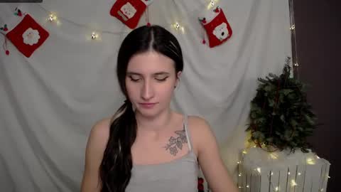 Snapshot of lauradre_ chatting on 12-08-24, 04:28 Laura online show from 12-08-24, 04:28
