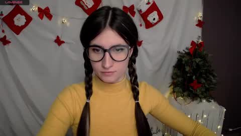 Snapshot of lauradre_ chatting on 12-09-24, 11:04 Laura online show from 12-09-24, 11:04