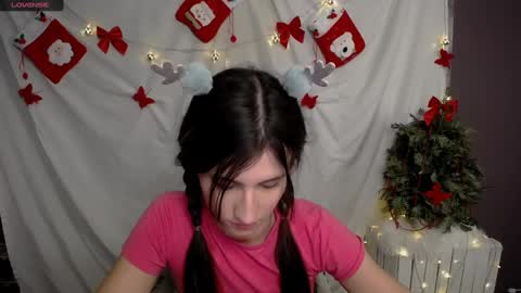 Snapshot of lauradre_ chatting on 12-10-24, 09:12 Laura online show from 12-10-24, 09:12