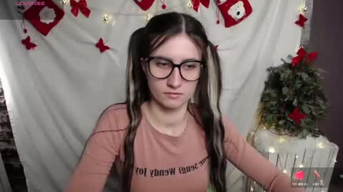 Snapshot of lauradre_ chatting on 12-11-24, 07:42 Laura online show from 12-11-24, 07:42