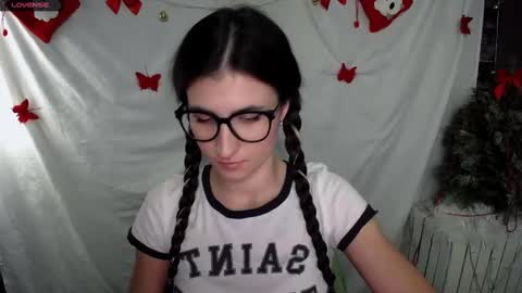 Snapshot of lauradre_ chatting on 01-03-25, 08:43 Laura online show from 01-03-25, 08:43