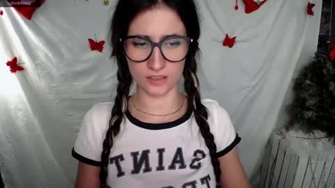 Snapshot of lauradre_ chatting on 01-03-25, 02:51 Laura online show from 01-03-25, 02:51