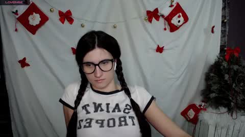 Snapshot of lauradre_ chatting on 01-07-25, 08:45 Laura online show from 01-07-25, 08:45