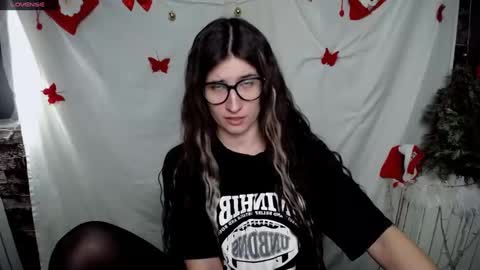 Snapshot of lauradre_ chatting on 01-15-25, 08:51 Laura online show from 01-15-25, 08:51