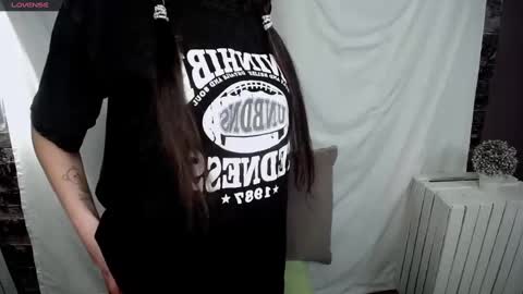 Snapshot of lauradre_ chatting on 01-20-25, 09:24 Laura online show from 01-20-25, 09:24