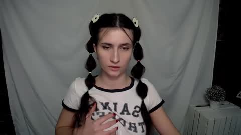 Snapshot of lauradre_ chatting on 02-02-25, 08:02 Laura online show from 02-02-25, 08:02