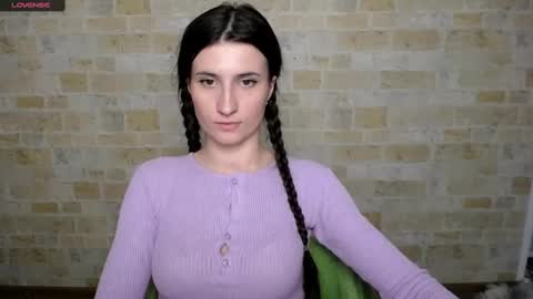 Snapshot of lauradre_ chatting on 02-10-25, 11:46 Laura online show from 02-10-25, 11:46