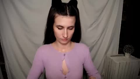 Snapshot of lauradre_ chatting on 02-14-25, 10:07 Laura online show from 02-14-25, 10:07