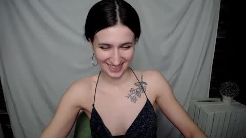 Snapshot of lauradre_ chatting on 02-15-25, 02:55 Laura online show from 02-15-25, 02:55