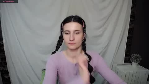 Snapshot of lauradre_ chatting on 02-20-25, 11:20 Laura online show from 02-20-25, 11:20