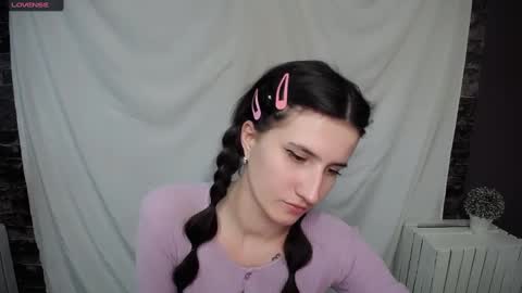 Snapshot of lauradre_ chatting on 02-20-25, 02:24 Laura online show from 02-20-25, 02:24