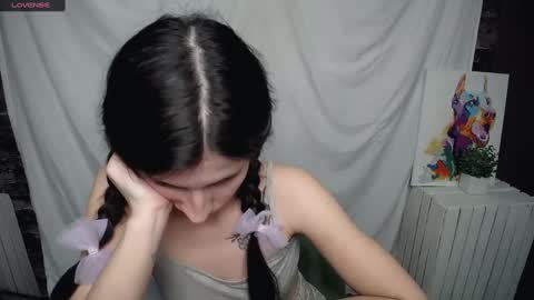 Snapshot of lauradre_ chatting on 03-01-25, 11:28 Laura online show from 03-01-25, 11:28