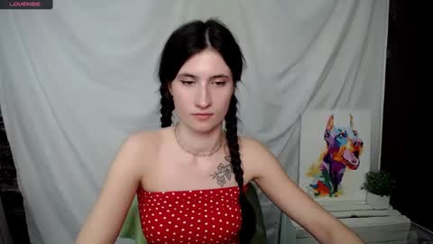 Snapshot of lauradre_ chatting on 03-10-25, 11:42 Laura online show from 03-10-25, 11:42