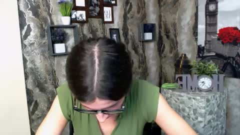 Snapshot of lauradre_ chatting on 10-14-25, 11:22 Laura online show from 10-14-25, 11:22