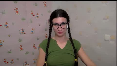 Snapshot of lauradre_ chatting on 10-25-25, 07:38 Laura online show from 10-25-25, 07:38