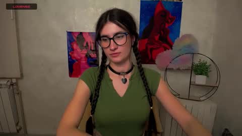 Snapshot of lauradre_ chatting on 10-27-25, 05:39 Laura online show from 10-27-25, 05:39