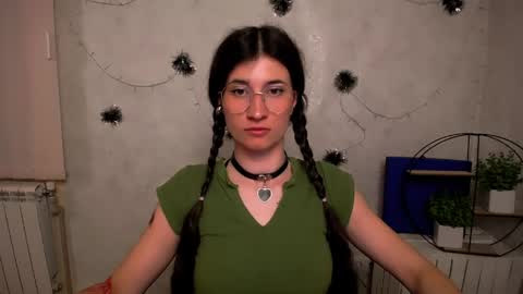 Laura online show from 05-09-26, 06:07