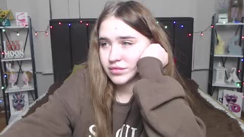 LauraHlot online show from 01-26-25, 05:02