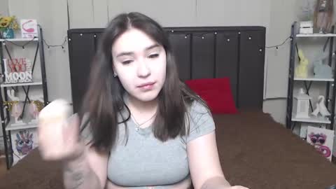 LauraHlot online show from 02-02-25, 06:42