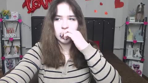 LauraHlot online show from 02-19-25, 06:10