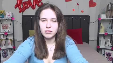 LauraHlot online show from 03-09-25, 06:11