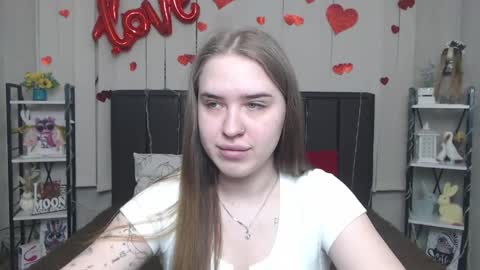 LauraHlot online show from 05-01-26, 05:39