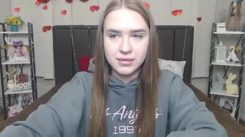 LauraHlot online show from 05-03-26, 05:52