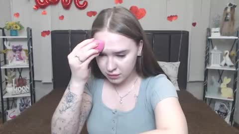 LauraHlot online show from 05-09-26, 05:40